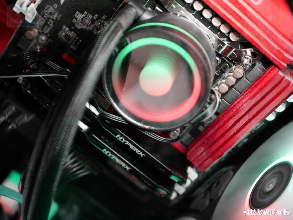 苹果|大水牛的海神240水冷散热器，炫彩的灯效，稳定的散热能力