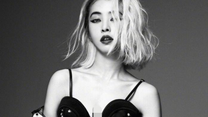 蔡依林|“亚洲舞娘”名副其实，蔡依林穿5cm牛仔裤，全靠腰间外套撑！