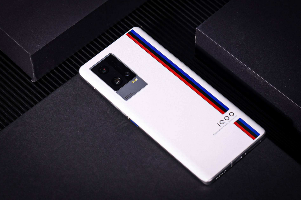 iqoo|直降2400元!120W快充+三星E5屏,微云台旗舰更亲民了