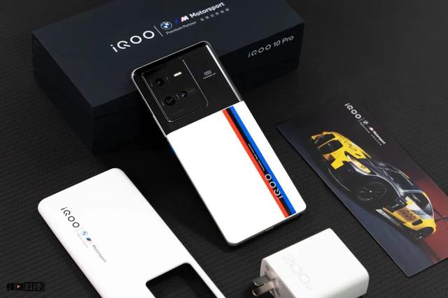 iqoo|图赏:刚刚发布的iQOO 10,骚到我了