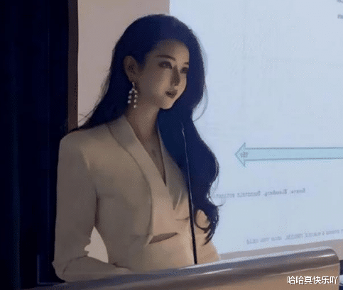 漫画|高校女教师“AI脸”走红网络，外形条件太完美，还以为是漫画女主