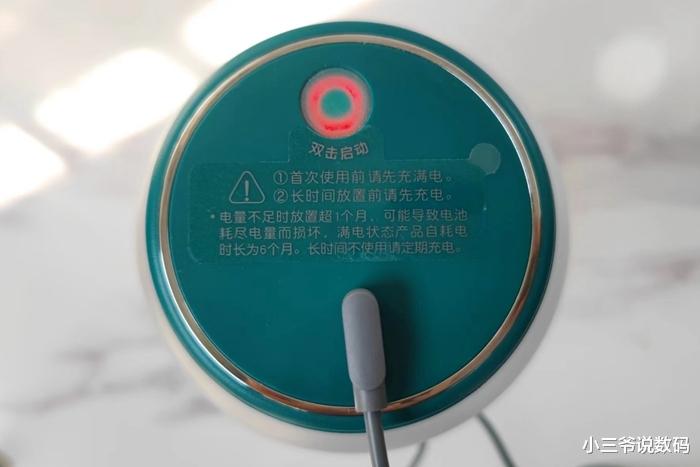 |摩飞便携榨汁桶：随时补水，40秒鲜榨，喝出美美好肌肤！