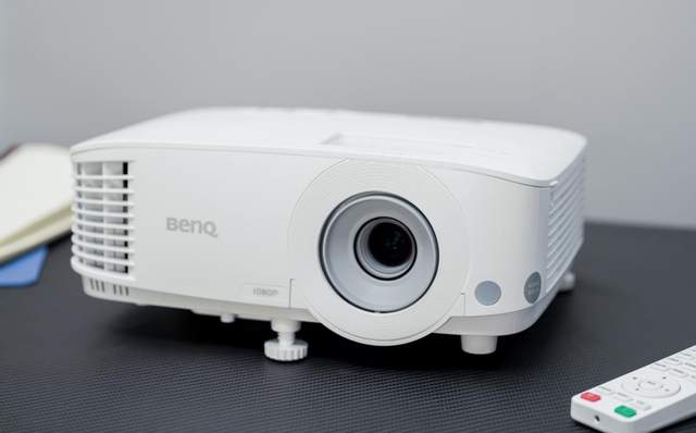 投影仪|开会讲方案，还得高亮高画质，明基MH560办公投影仪测评