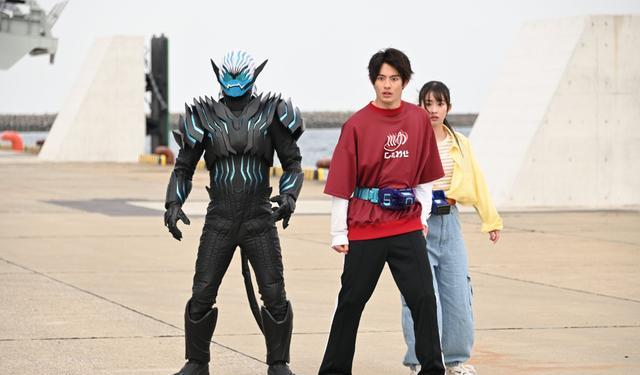 令和|如何評價如今高開低走的假面騎士revice令和版的甲斗或者build