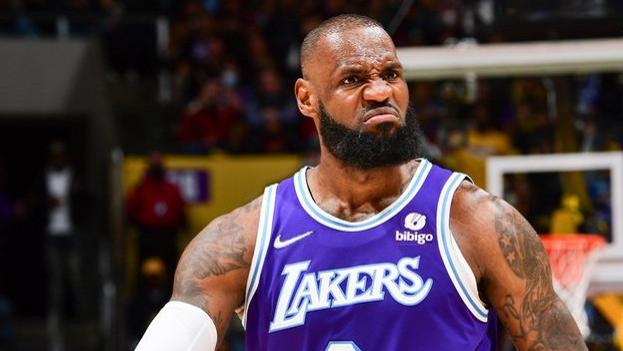 湖人队|狂轰50+7+6！老詹打疯了，一战刷爆多项NBA纪录，联盟霸主要小心