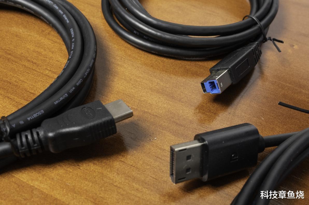 显示器|32英寸配240Hz高刷，LG 32GQ850显示器体验