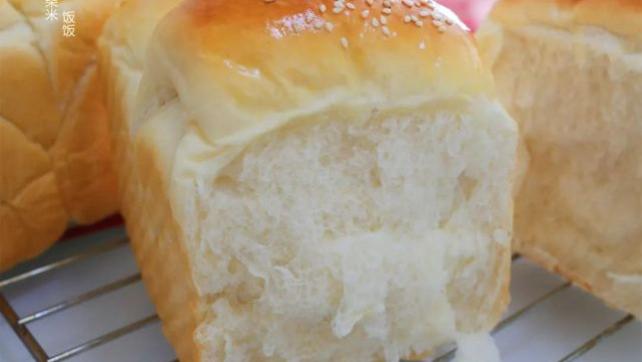 面食|家庭做面包，这样揉面团，面包柔软拉丝，放三天也不会硬