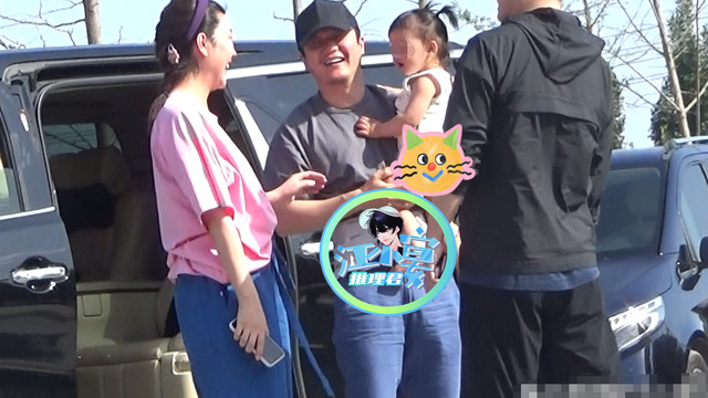 肖央|肖央带妻女现身！1岁女儿首曝光软萌可爱，博士妻子1年内怀两胎