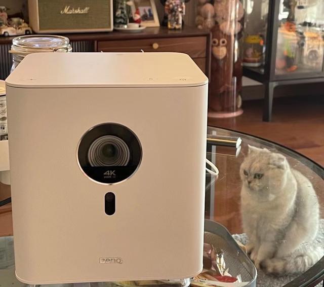 明基|明基GK100智能投影仪,科技和美学完美融合,封闭在家追剧