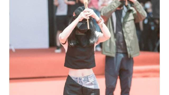 赵丽颖|赵丽颖也可以靠身材上热搜！新剧秀蚂蚁腰，网友：小身材大气场