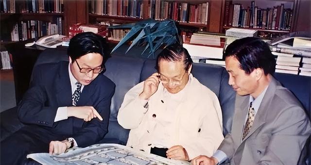 朱玫:23年的婚姻败给23岁小三,儿子自杀后,狠心让小三终生不育