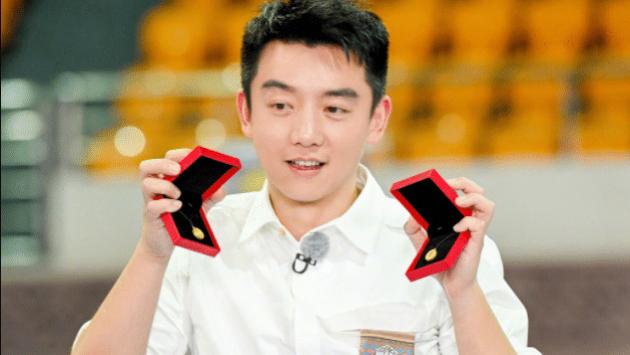 郑恺|郑恺900万股权被冻结，妻子才生二胎，《跑男》恐被连累