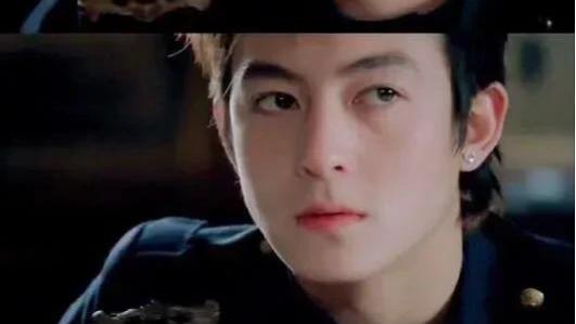 李沁|陈冠希“艳门”事件，娱乐圈堪称“动物世界”