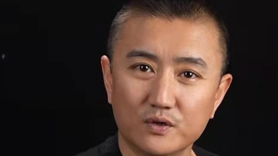 |宁伟也来直播卖酒了，从他直播时展现的情商来看，没有拍戏的可能了