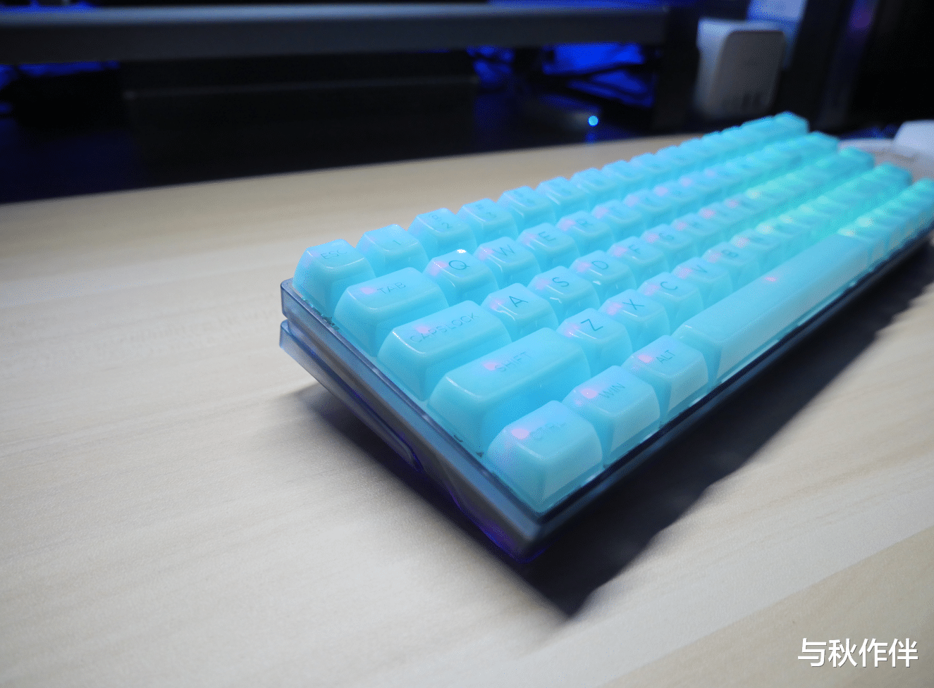 华为|机械键盘玩家的折腾实例,全透套件+CMMK卫星轴+水轴+透明键帽