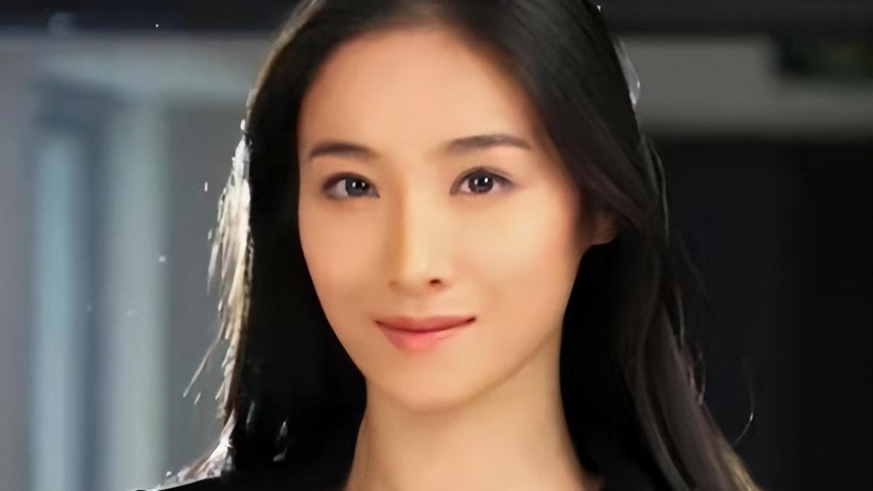 冈本|因违规被开除出剧组，何珺反手举报张艺谋超生，张艺谋被罚748万