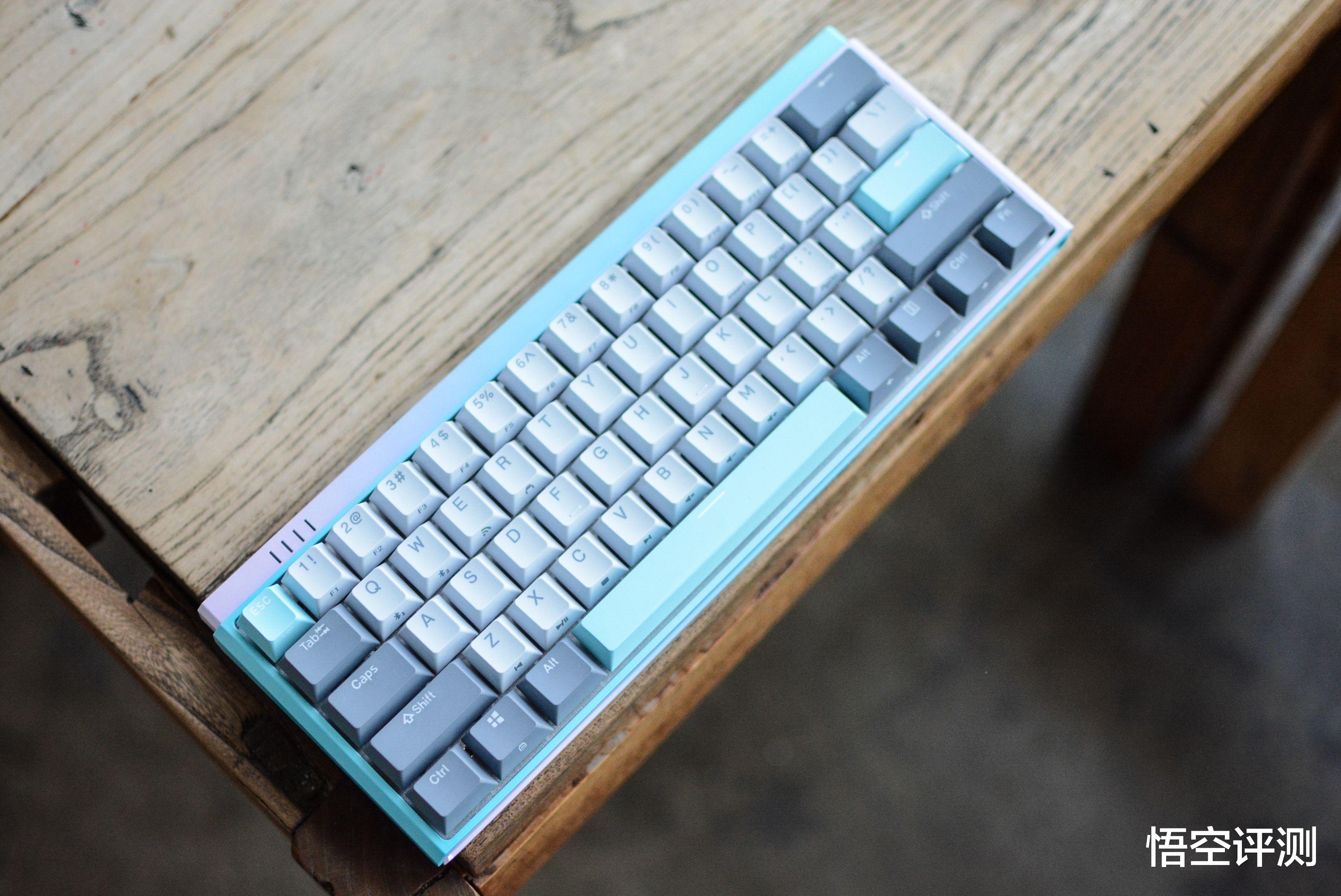 高通|杜伽K330W机械键盘首发评测：独家定制晶轴，61键+独特配色太惊艳