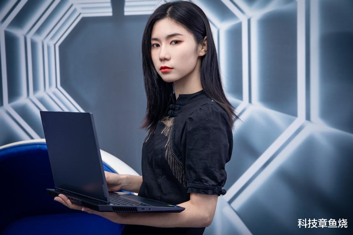 游戏本|风采依在，值得肯定的全屏实力拯救者Y7000