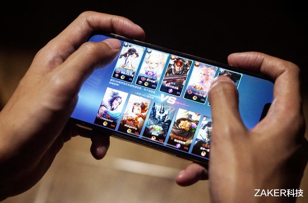 gtx|手机强制降亮度成行业潜规则,厂商们偷偷摸摸是为几何?