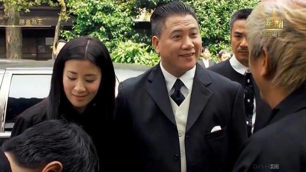 万梓良|“入戏太深”的老万被批为老不尊，教女演员演戏，手却伸错了位置