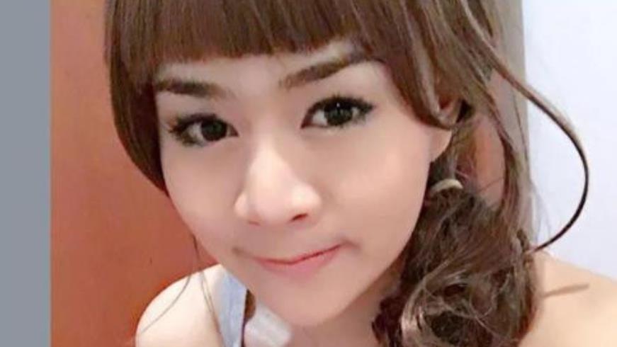 苏提达 泰王新女友发型惊艳，梳着麻花辫青春靓丽，44岁苏提达倍感压力