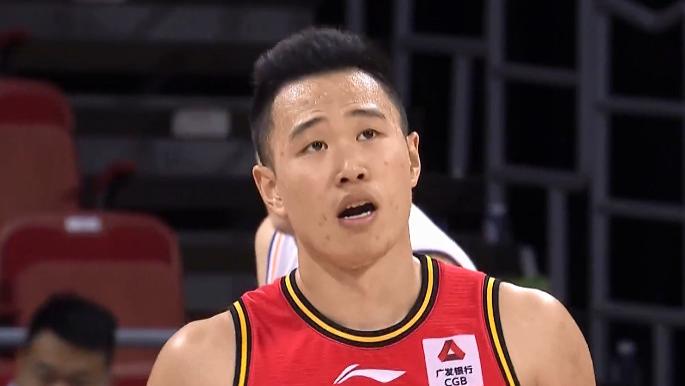 吉维森特|内讧！沈梓捷怒骂贺希宁，后者直接离场，深圳被上海18分大逆转