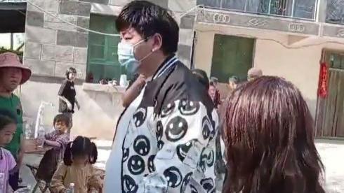 |朱小伟订婚后，朱雪梅成香饽饽，提亲者络绎不绝，她一个都看不上