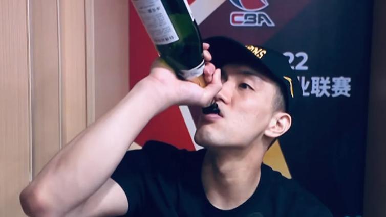 郭艾伦|晚上8点！郭艾伦举动反常，官方回应难服众，离开或已成定局