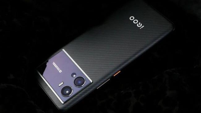 iqoo|iQOO 9 Pro 赛道版图赏：全新配色，美观更耐用