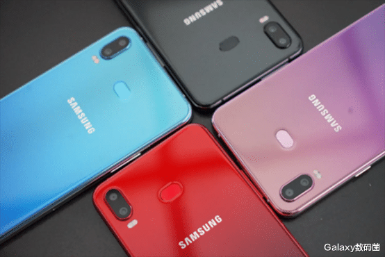 折叠屏|A系列手机也能折叠了?爆料称三星3年后将发布首款中端折叠屏手机