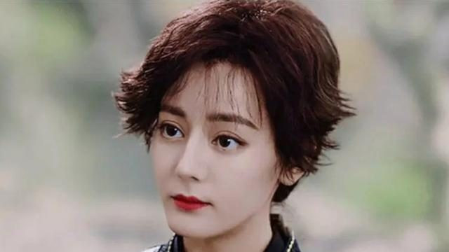 迪丽热巴|《与君初相识》中迪丽热巴的短发造型被吐槽，真的有那么差吗？