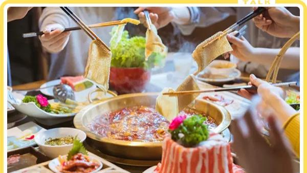 韦小宝|饭局上，领导帮你盛饭，没头脑才会说“谢谢”，聪明人会这样做……