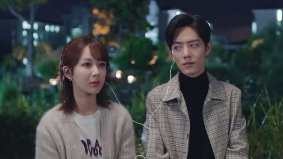 肖战|30岁肖战再现巅峰，一人独占四大卫视黄金档，这是要霸屏的节奏吧