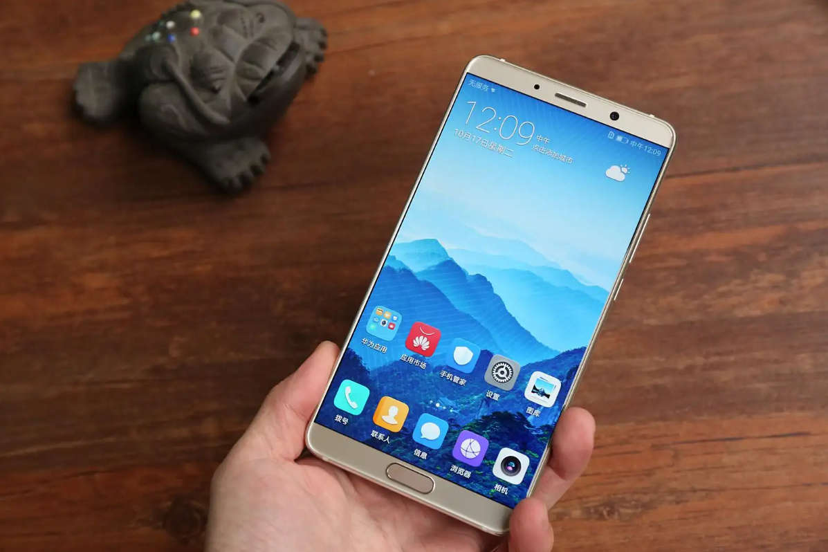 华为鸿蒙系统|从4499元跌入百元市场，2K屏+徕卡镜头，华为鸿蒙旗舰太亲民