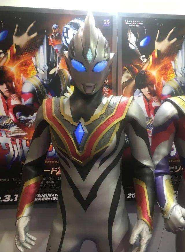 acgn漫评|德凯奥特曼:斯菲亚的目的是吸收地球能源,德凯世界出现好多巨人