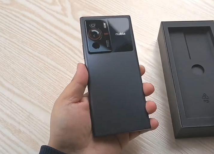 荣耀|一步到位，选一部能战三年的手机，只需3000多，且是大内存、强影像的