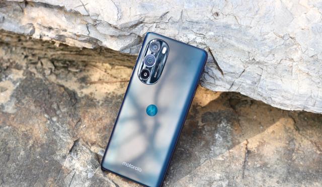 |下跌800,5000双主摄+5000mAh电池,4nm旗舰只卖“白菜价”?