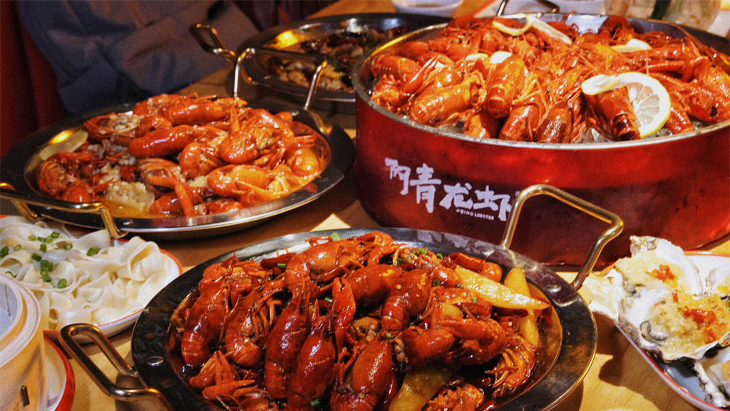 小龙虾|小龙虾冰镇还是麻辣，蒜香还是清蒸，我选择各来一份