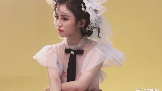 祝晓晗|揭秘网红祝晓晗的收入，和父亲的真实关系，可以靠颜值却偏要靠才华