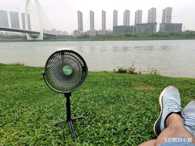 露营|爱登小Y风扇:送风、照明、充电宝,还能驱蚊,风扇界的瑞士军刀