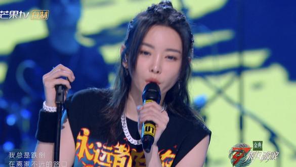 谭维维|五公成绩惹争议！王心凌被嘲卖情怀，于文文输谭维维组现场嘘声大