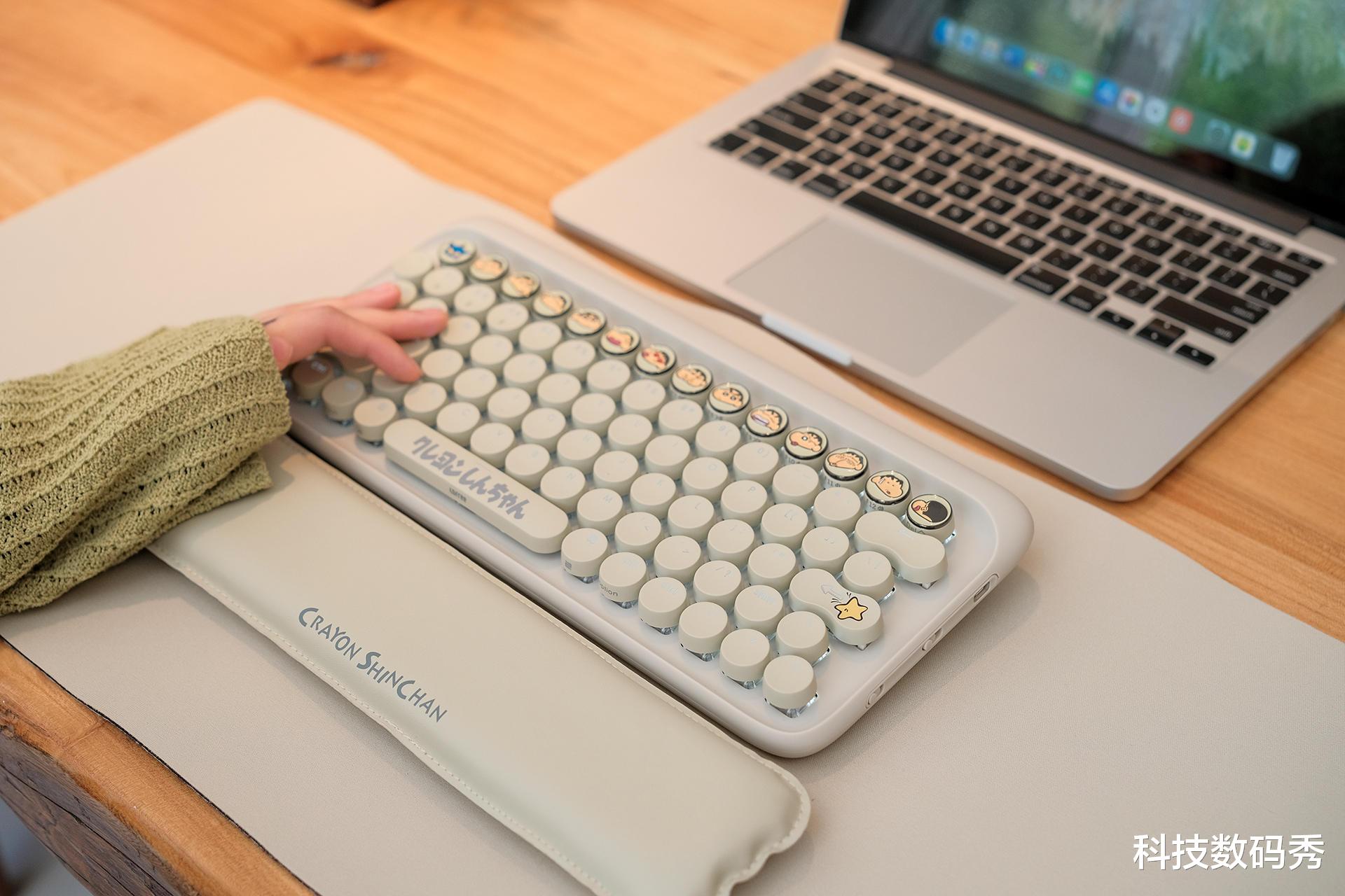 流媒体|洛斐这这这，这不是抢钱吗咱就说？洛斐蜡笔小新款机械键盘它来啦