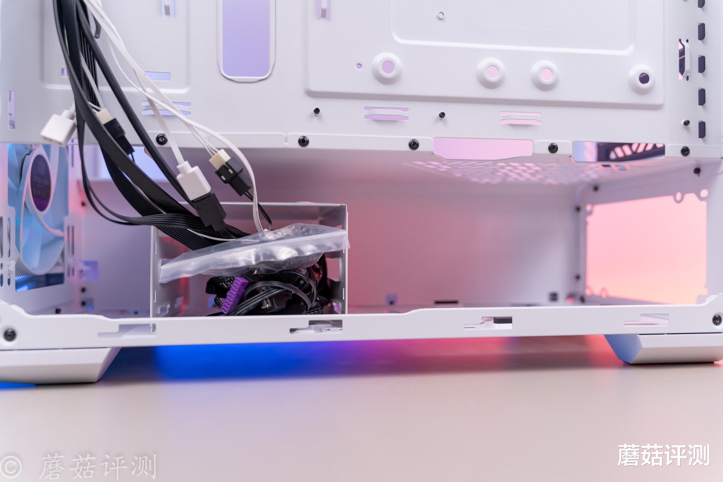 索尼|灰白撞色更精致，Mesh加入更透气、酷冷至尊MB520 Mesh机箱 评测