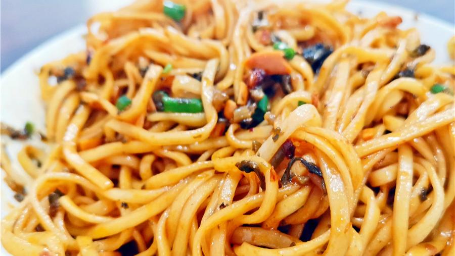 |泸州这条巷子里有家小面馆，一碗素燃，让食客情有独钟30年