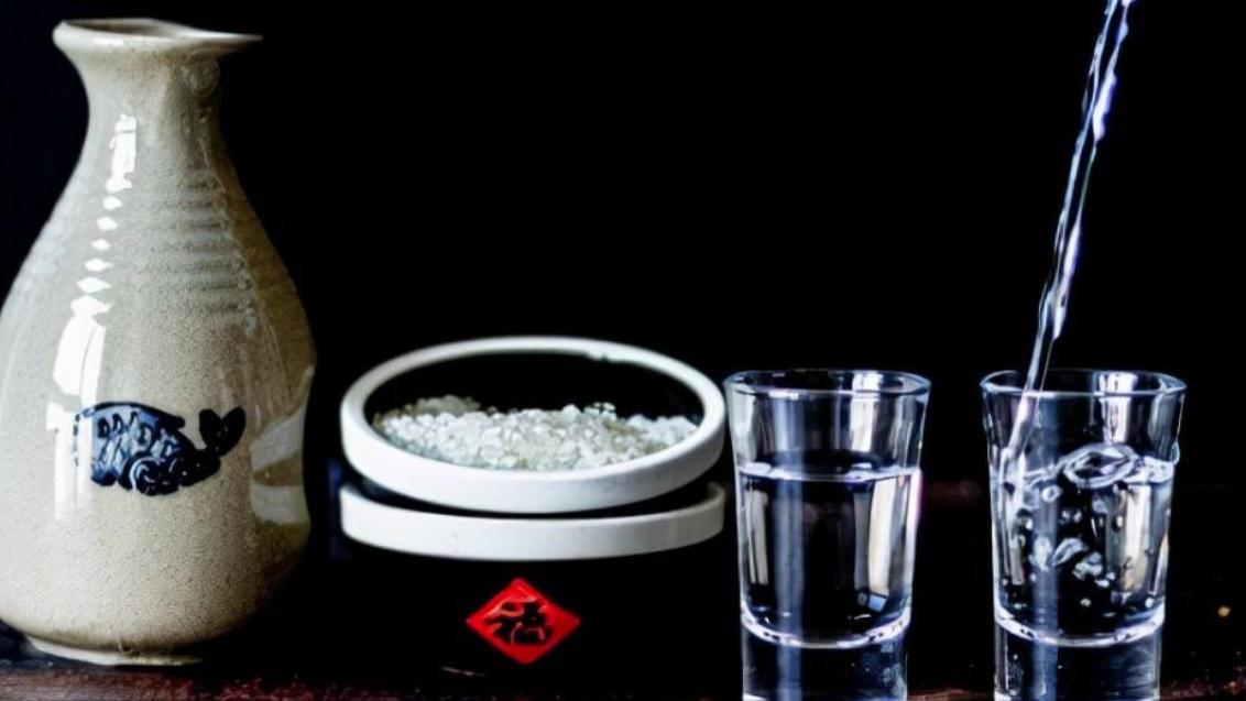 酒圈“怪象”，普通人追捧高端名酒，行家却偏爱这4款“便宜酒”