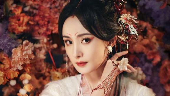 杨幂|《狐妖小红娘》正在热拍，杨幂眼伤痊愈后已进组