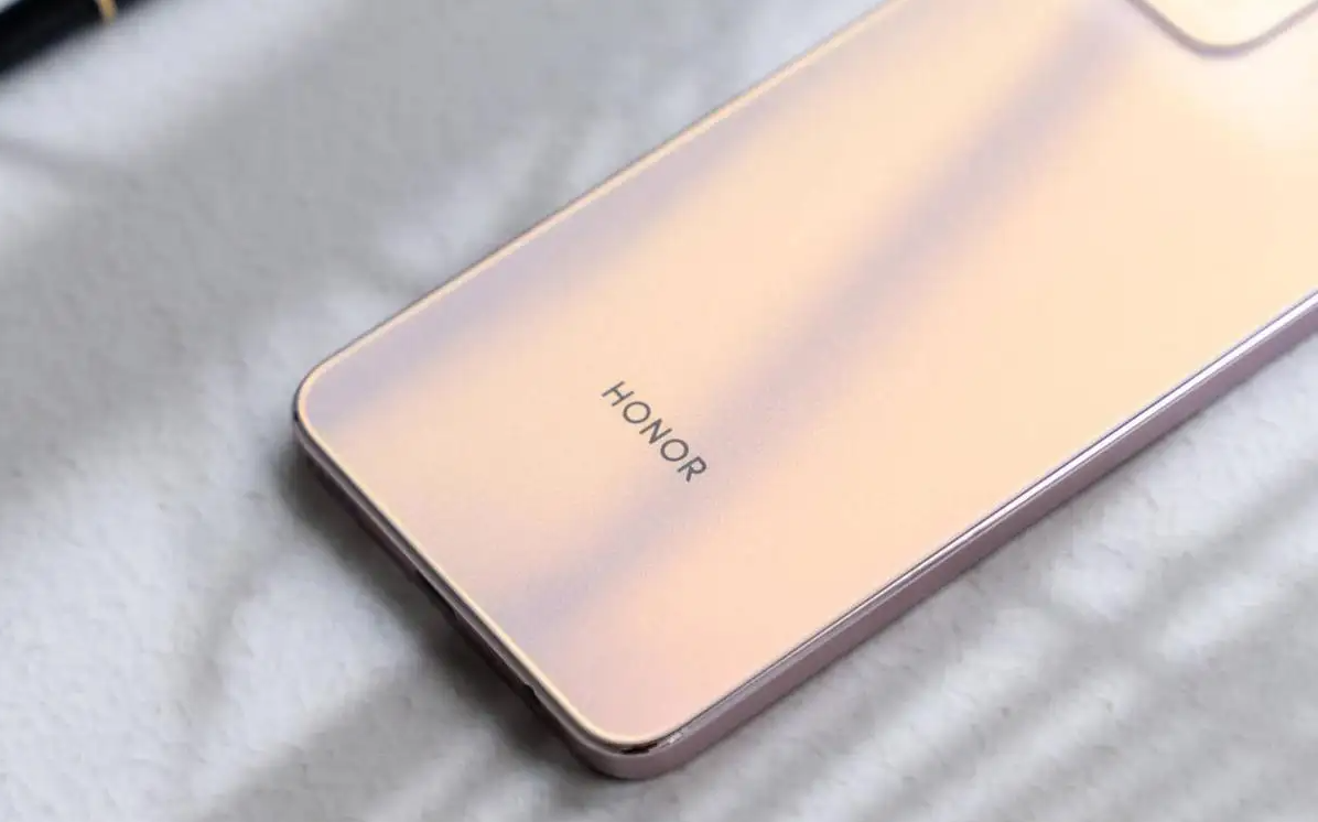 荣耀play|荣耀突然上架新机,256GB大容量定位千元市场,友商措手不及