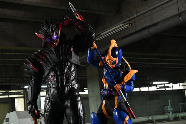 |假面骑士Revice：老狩崎下手真狠，给儿子移植自己的恶魔实属无奈