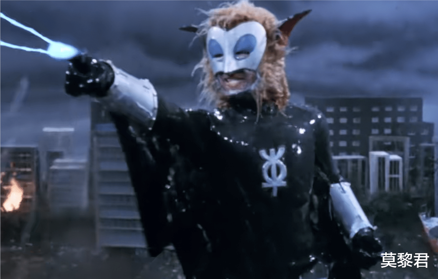 雷欧|幼稚的雷欧:凤源踢坏了小石块,就认为自己练成飞踢了!