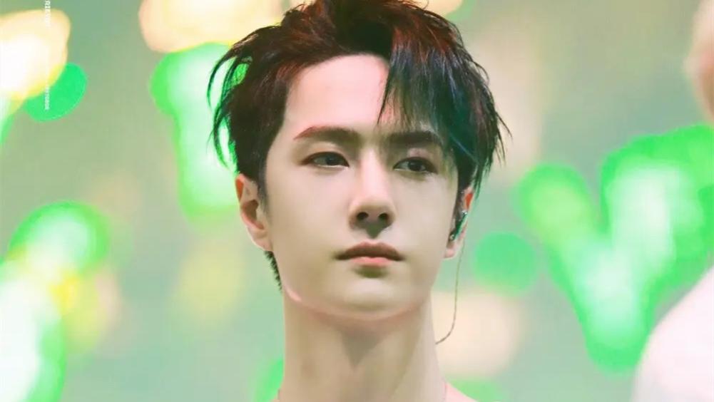 王一博|时隔3个月，王一博露面官宣新代言，脸部状态引关注